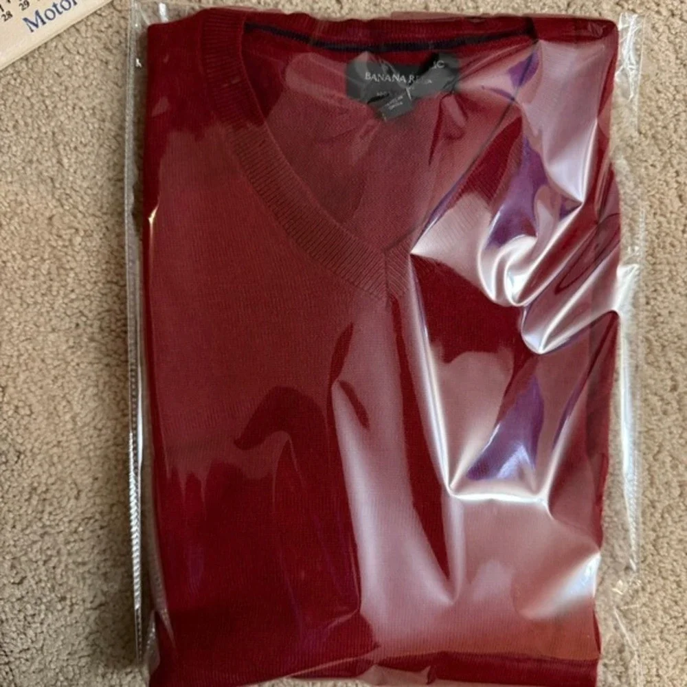 WINTER CLEARANCE Men's 100% Merino‎ Wool V-Neck Sweater Red Size Large Luxury